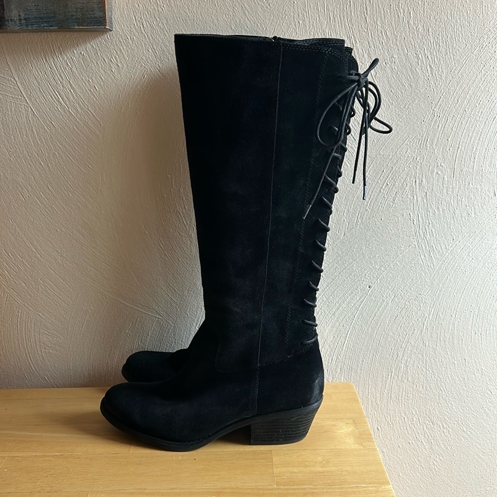 Sofft knee high boots with lace up detail.